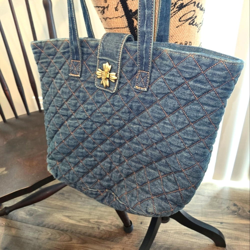 💙💙 Patricia Nash quilted denim tote